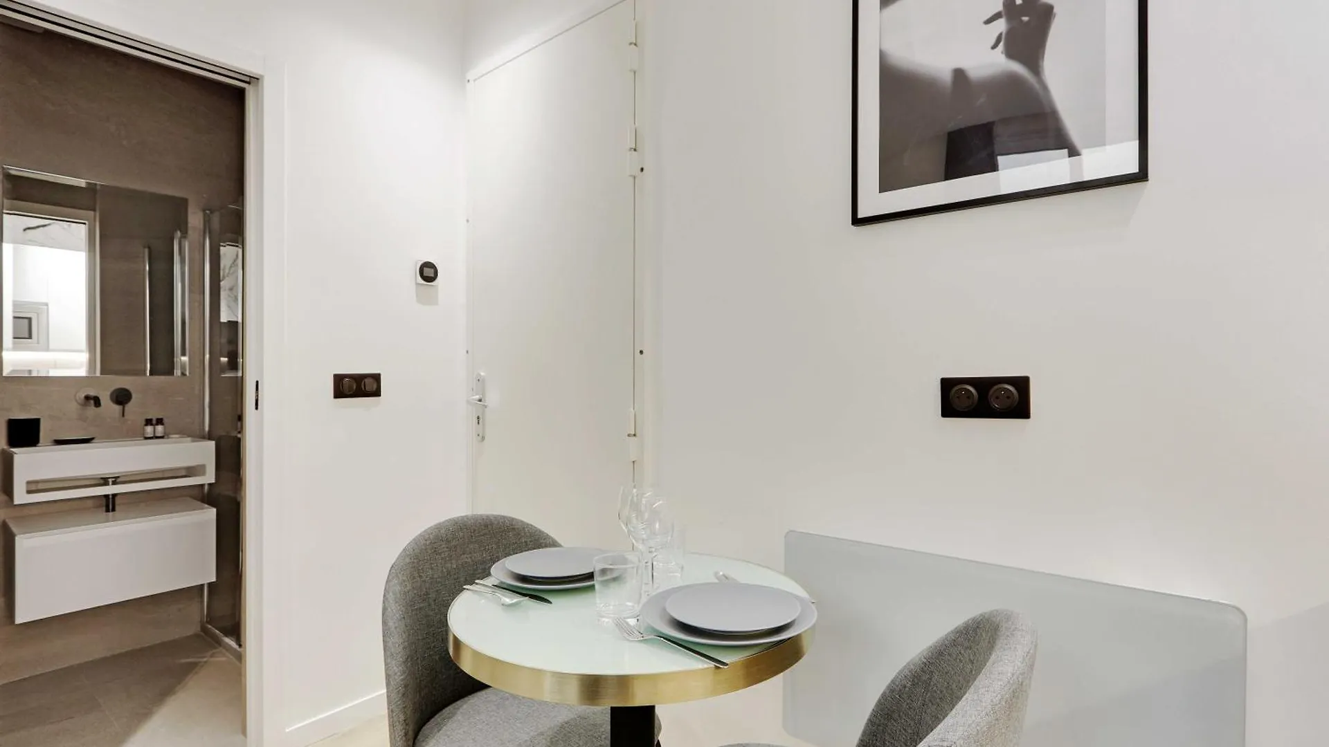 Ideally Located In The Heart Of Apartment *