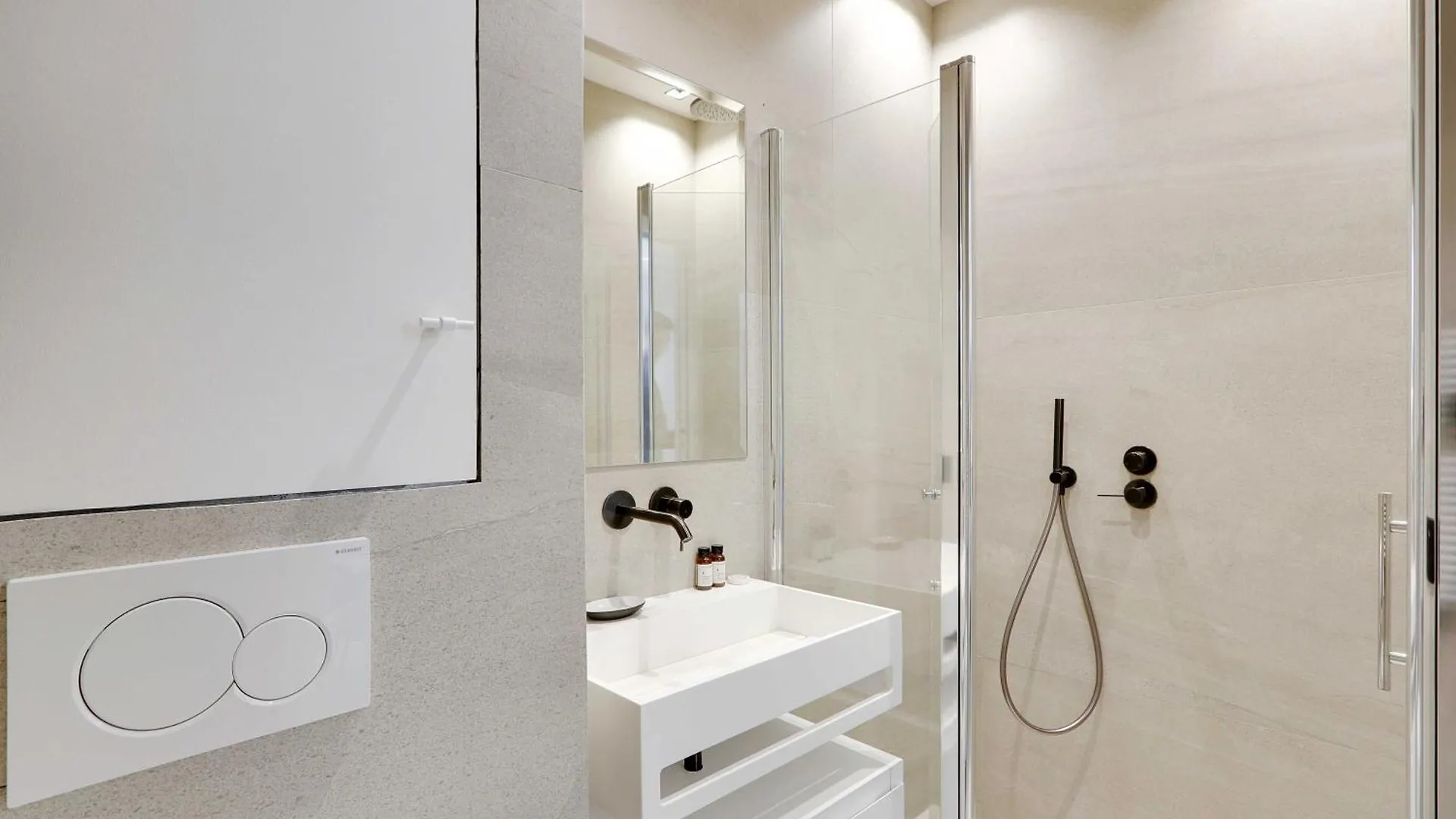 Apartment Ideally Located In The Heart Of Paris