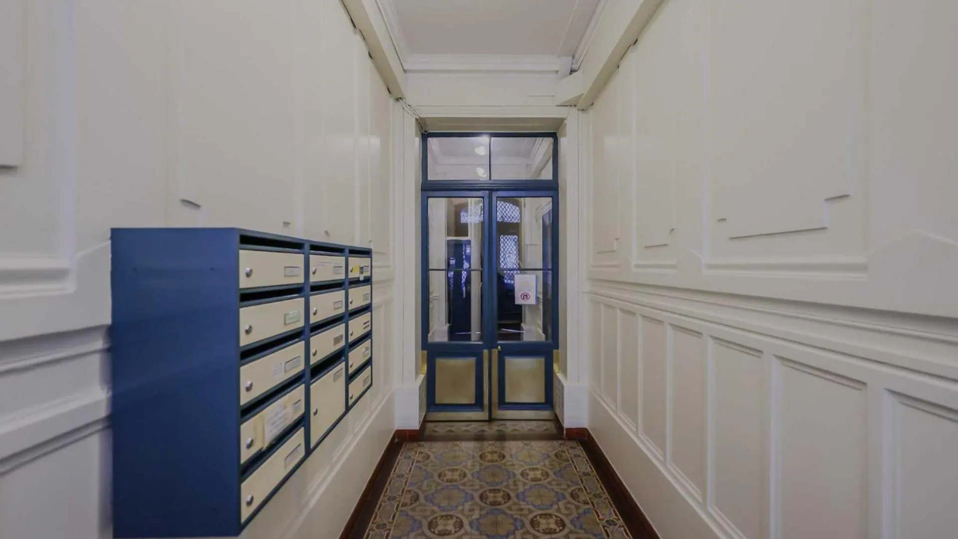 Apartament Ideally Located In The Heart Of